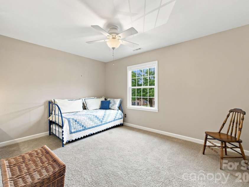 6836 Dumbarton Drive, Charlotte, NC 28210.  MLS# CAR4417373, YatesRealty ID 47040. 