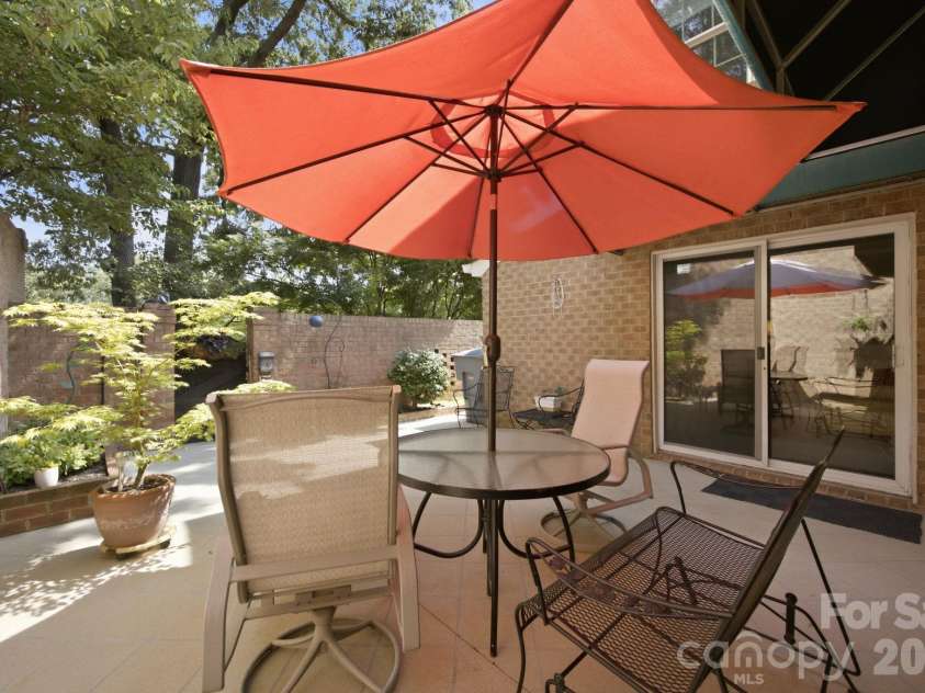6836 Dumbarton Drive, Charlotte, NC 28210.  MLS# CAR4417373, YatesRealty ID 47040. 