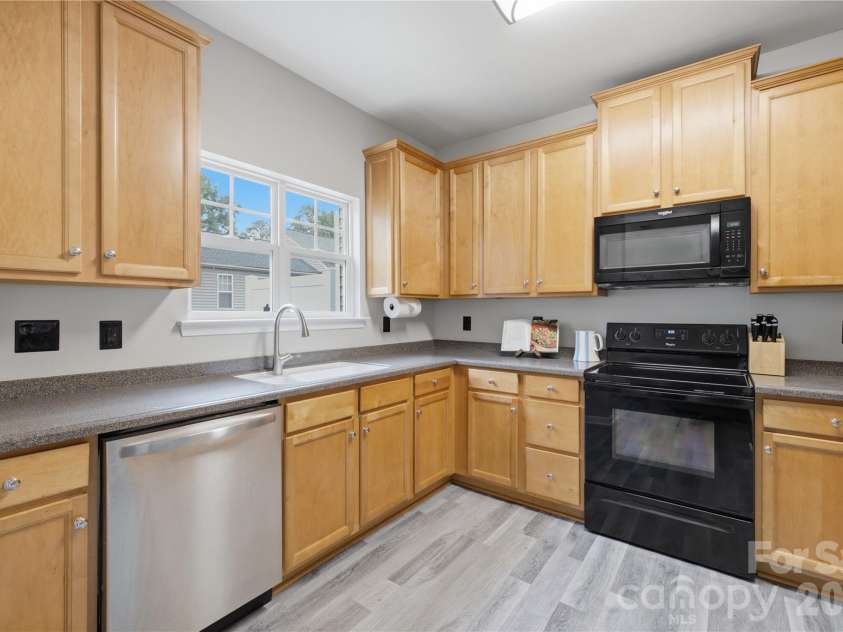 5836 Pisgah Way, Charlotte, NC 28217.  MLS# CAR4417539, YatesRealty ID 47041. Kitchen