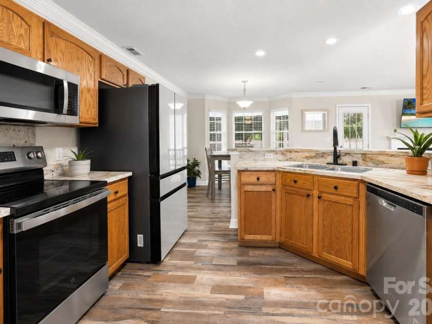 9709 Nannyberry Lane, Charlotte, NC 28273.  MLS# CAR4417442, YatesRealty ID 47042. 