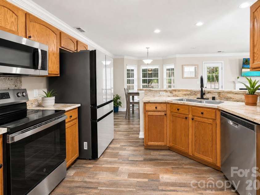 9709 Nannyberry Lane, Charlotte, NC 28273.  MLS# CAR4417442, YatesRealty ID 47042. 