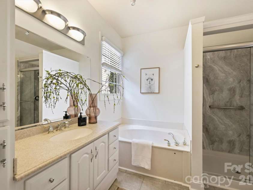 1912 Dearmon Drive, Charlotte, NC 28205.  MLS# CAR4417600, YatesRealty ID 47044. 
