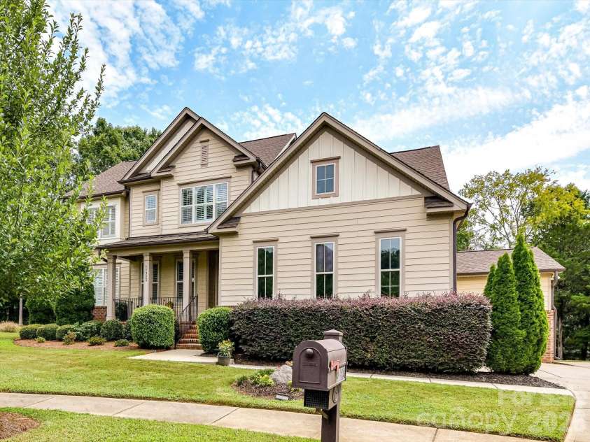 12323 Cherrybark Lane, Charlotte, NC 28278.  MLS# CAR4417567, YatesRealty ID 47045. 