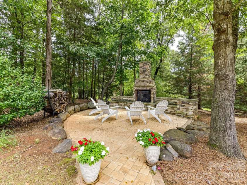 12323 Cherrybark Lane, Charlotte, NC 28278.  MLS# CAR4417567, YatesRealty ID 47045. 