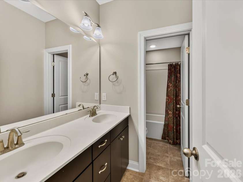 12323 Cherrybark Lane, Charlotte, NC 28278.  MLS# CAR4417567, YatesRealty ID 47045. 