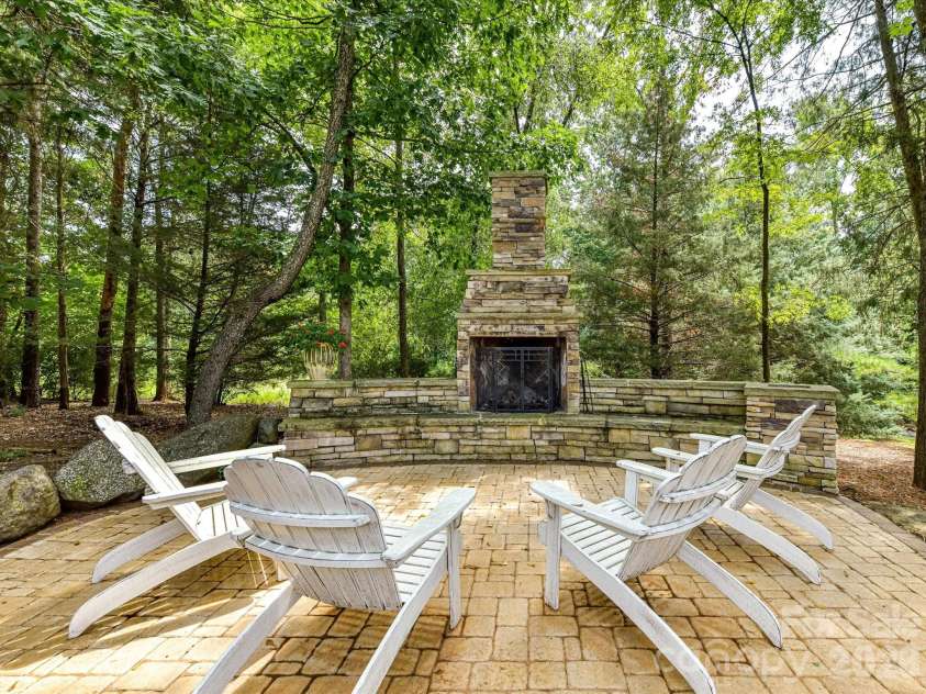 12323 Cherrybark Lane, Charlotte, NC 28278.  MLS# CAR4417567, YatesRealty ID 47045. 