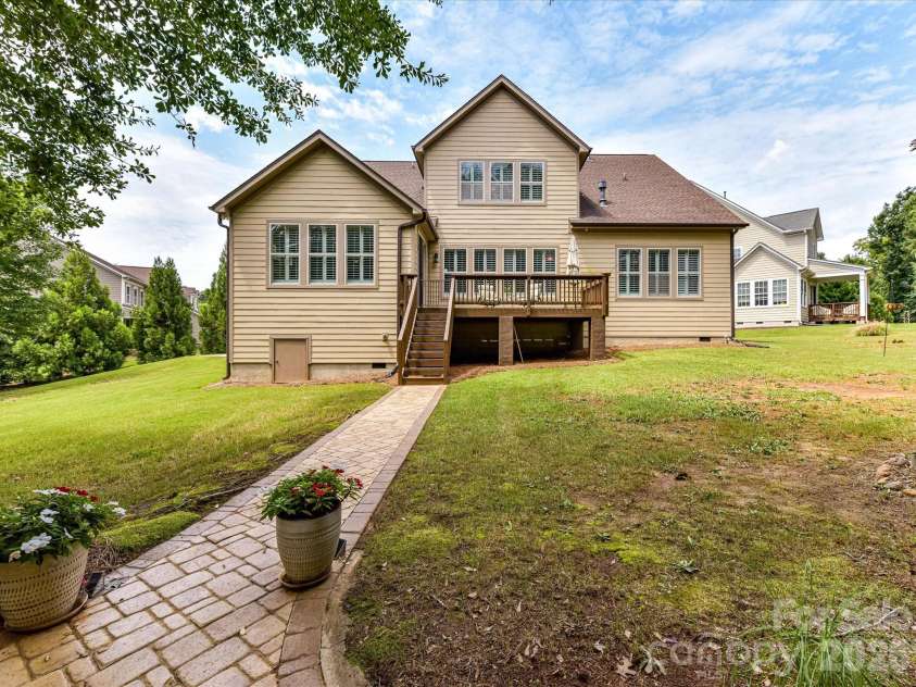 12323 Cherrybark Lane, Charlotte, NC 28278.  MLS# CAR4417567, YatesRealty ID 47045. 