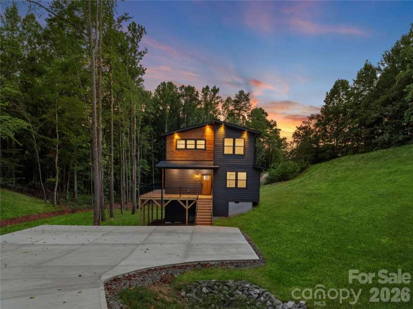 129 Quiet Woods Drive, Leicester, NC 28748.  MLS# CAR4417531, YatesRealty ID 47047. Virtually enhanced grass