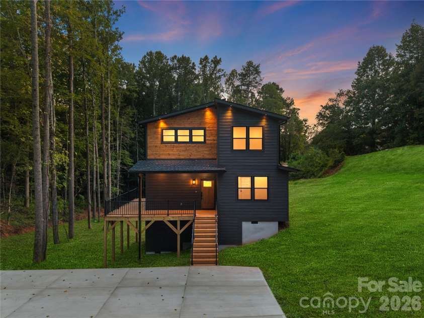 129 Quiet Woods Drive, Leicester, NC 28748.  MLS# CAR4417531, YatesRealty ID 47047. Virtually enhanced grass
