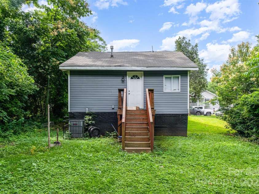 2312 Tate Street, Charlotte, NC 28216.  MLS# CAR4271729, YatesRealty ID 4705. 