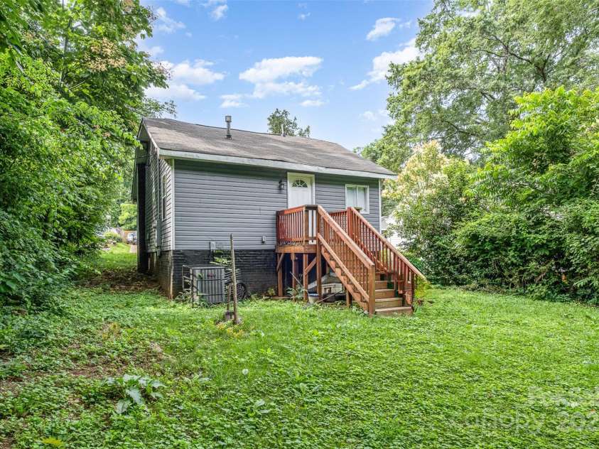 2312 Tate Street, Charlotte, NC 28216.  MLS# CAR4271729, YatesRealty ID 4705. 