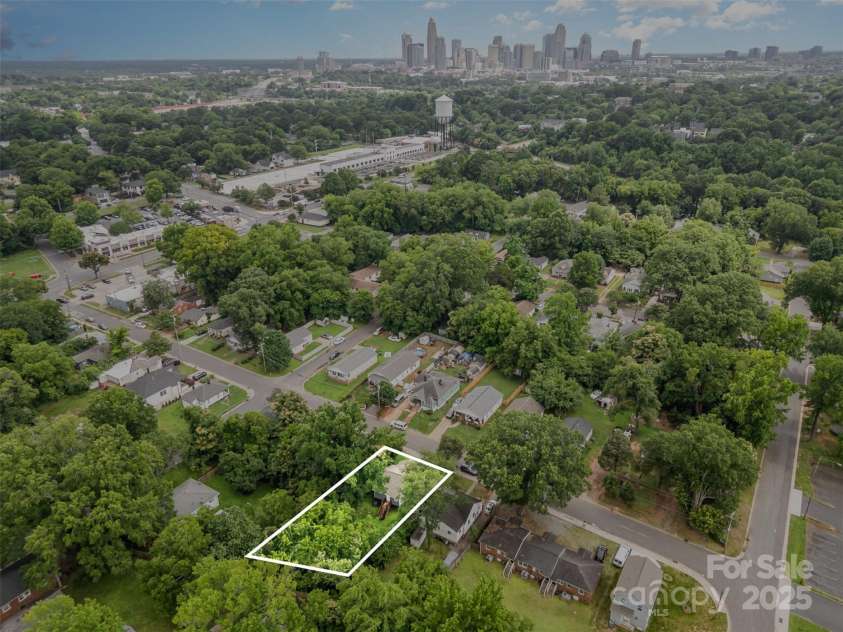 2312 Tate Street, Charlotte, NC 28216.  MLS# CAR4271729, YatesRealty ID 4705. 