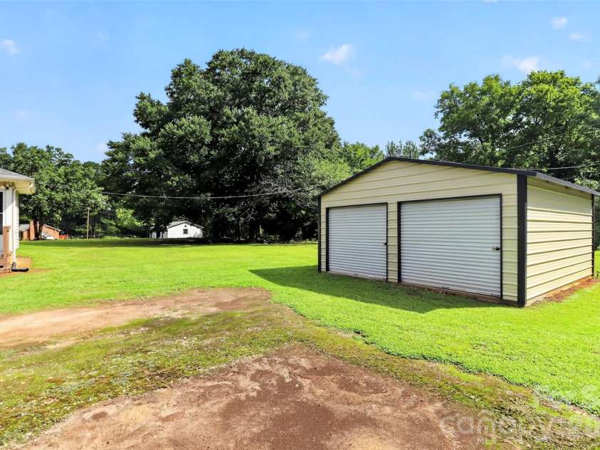 4320 Country Pride Lane, Rock Hill, SC 29730.  MLS# CAR4418161, YatesRealty ID 47050. Detached garage or workshop