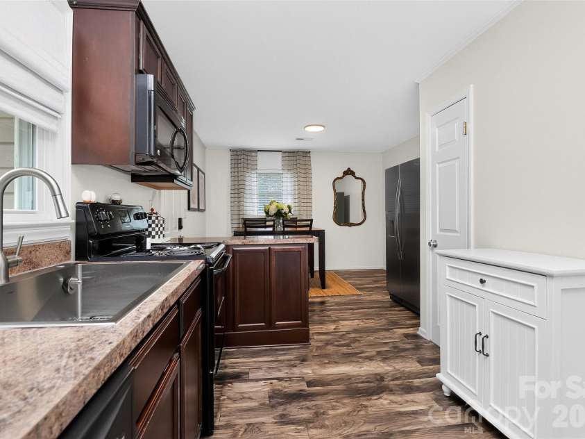 4320 Country Pride Lane, Rock Hill, SC 29730.  MLS# CAR4418161, YatesRealty ID 47050. Kitchen