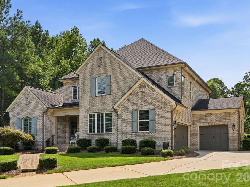 13528 Castleford Drive, Charlotte, NC 28227.  MLS# CAR4416370, YatesRealty ID 47051. 
