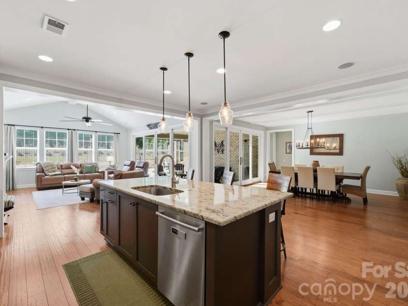 13528 Castleford Drive, Charlotte, NC 28227.  MLS# CAR4416370, YatesRealty ID 47051. 