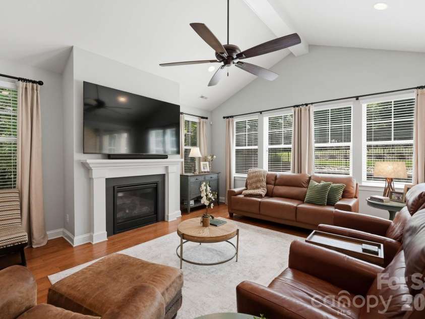 13528 Castleford Drive, Charlotte, NC 28227.  MLS# CAR4416370, YatesRealty ID 47051. 