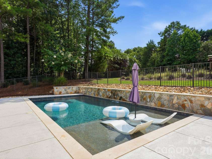 13528 Castleford Drive, Charlotte, NC 28227.  MLS# CAR4416370, YatesRealty ID 47051. 