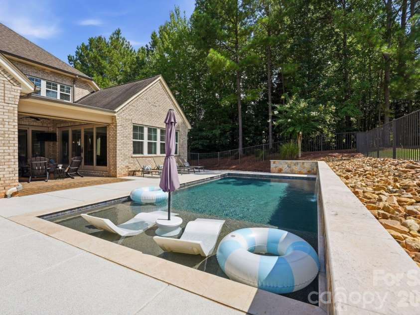13528 Castleford Drive, Charlotte, NC 28227.  MLS# CAR4416370, YatesRealty ID 47051. 