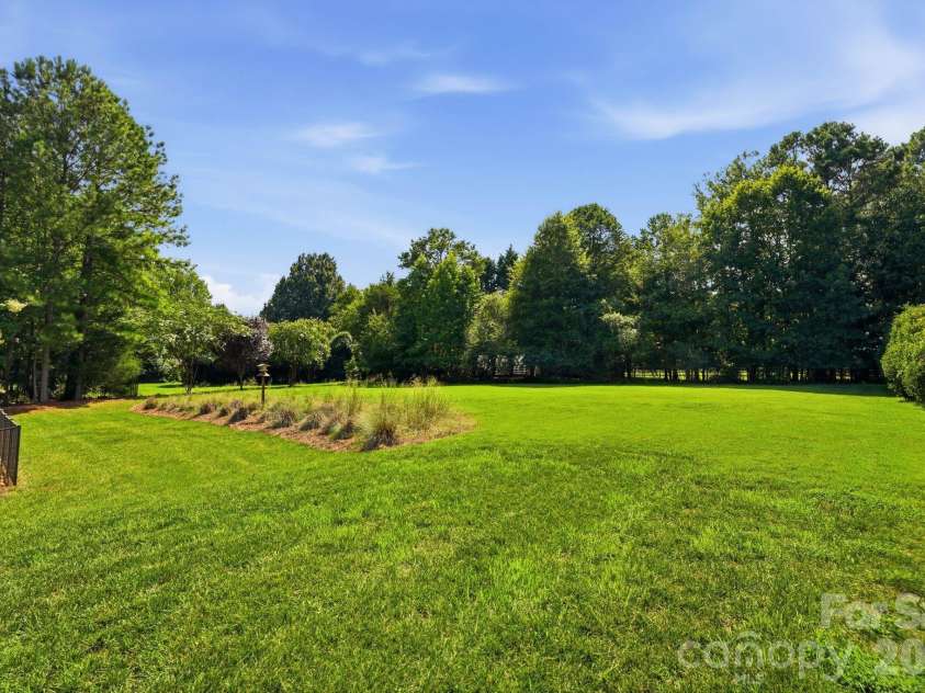 13528 Castleford Drive, Charlotte, NC 28227.  MLS# CAR4416370, YatesRealty ID 47051. 