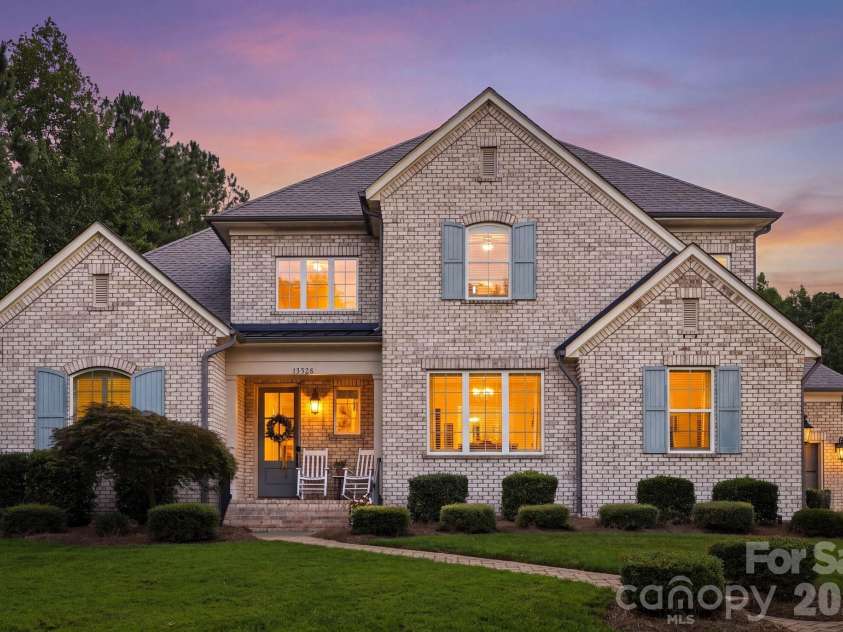 13528 Castleford Drive, Charlotte, NC 28227.  MLS# CAR4416370, YatesRealty ID 47051. 