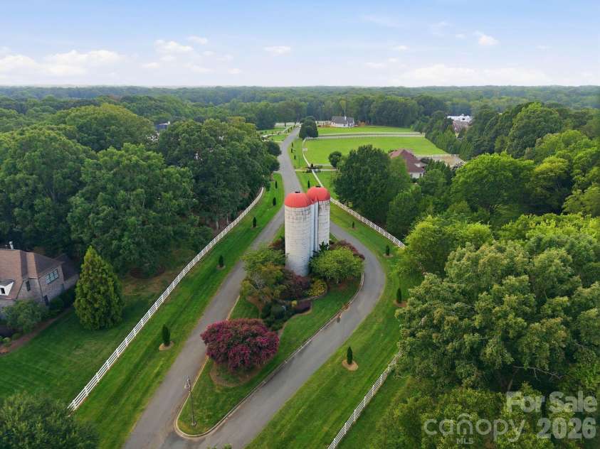 13528 Castleford Drive, Charlotte, NC 28227.  MLS# CAR4416370, YatesRealty ID 47051. 