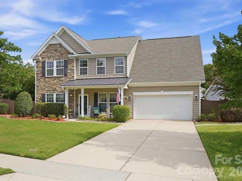 6511 Fieldstone Manor Drive, Matthews, NC 28105.  MLS# CAR4416546, YatesRealty ID 47053. 