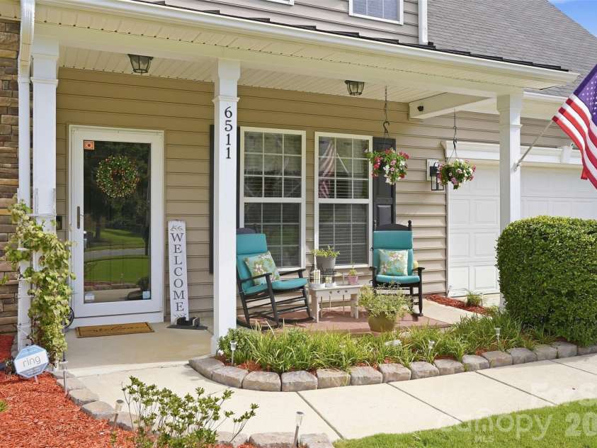 6511 Fieldstone Manor Drive, Matthews, NC 28105.  MLS# CAR4416546, YatesRealty ID 47053. 