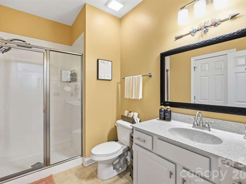 6511 Fieldstone Manor Drive, Matthews, NC 28105.  MLS# CAR4416546, YatesRealty ID 47053. 
