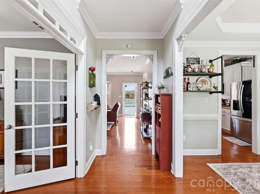 6511 Fieldstone Manor Drive, Matthews, NC 28105.  MLS# CAR4416546, YatesRealty ID 47053. 