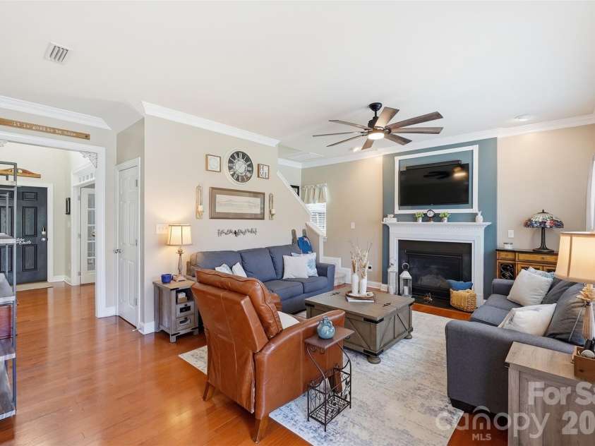 6511 Fieldstone Manor Drive, Matthews, NC 28105.  MLS# CAR4416546, YatesRealty ID 47053. 