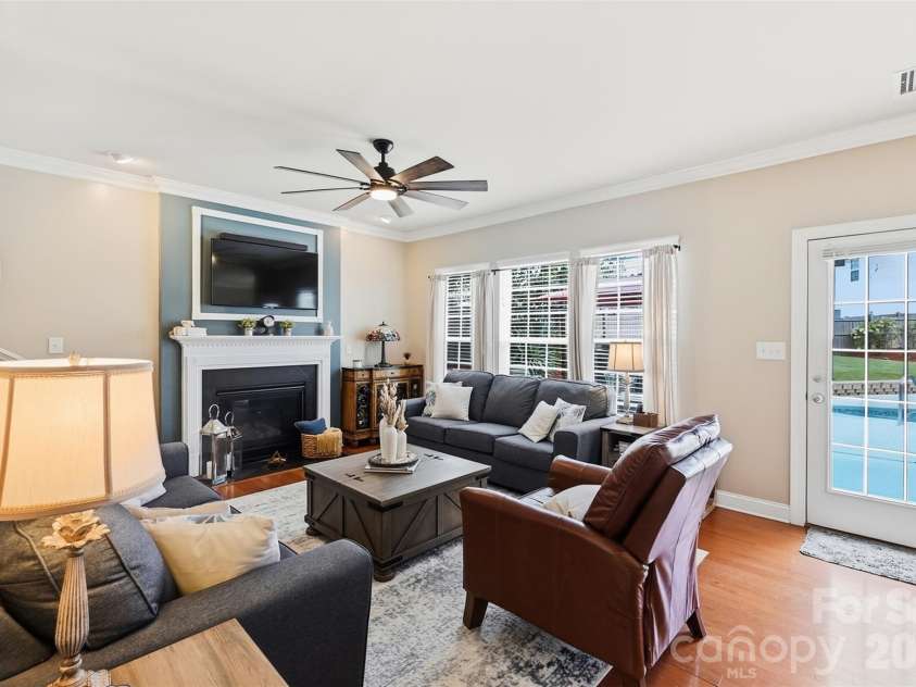 6511 Fieldstone Manor Drive, Matthews, NC 28105.  MLS# CAR4416546, YatesRealty ID 47053. 