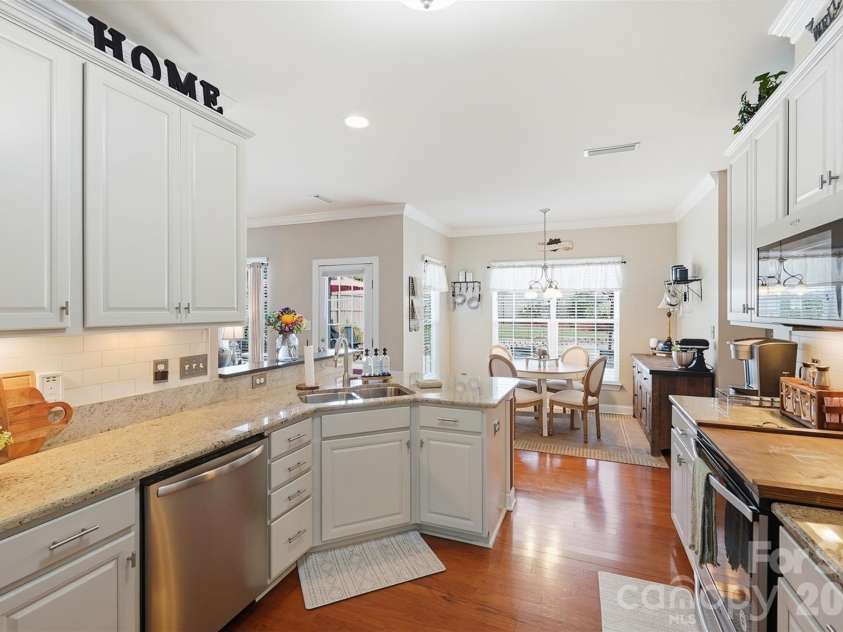 6511 Fieldstone Manor Drive, Matthews, NC 28105.  MLS# CAR4416546, YatesRealty ID 47053. 