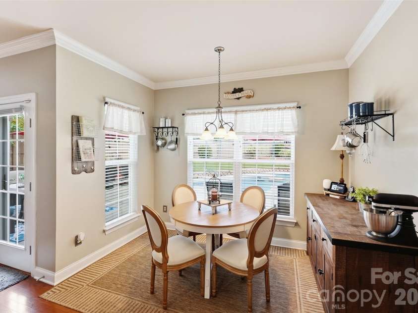 6511 Fieldstone Manor Drive, Matthews, NC 28105.  MLS# CAR4416546, YatesRealty ID 47053. 