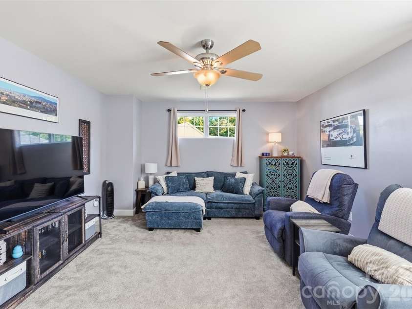 6511 Fieldstone Manor Drive, Matthews, NC 28105.  MLS# CAR4416546, YatesRealty ID 47053. 