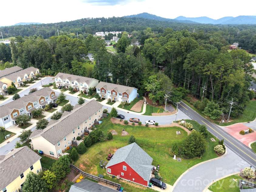 15 Hyde Park Place, Arden, NC 28704.  MLS# CAR4416533, YatesRealty ID 47055. Community Entrance