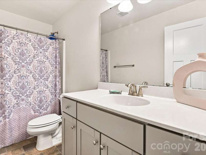 15 Hyde Park Place, Arden, NC 28704.  MLS# CAR4416533, YatesRealty ID 47055. Upstairs full bath