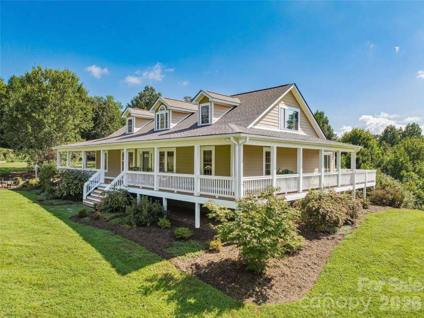 34 Ridge Glen Lane, Leicester, NC 28748.  MLS# CAR4416768, YatesRealty ID 47058. 