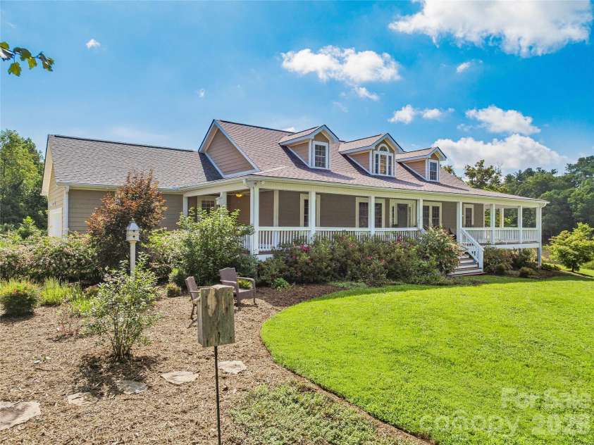 34 Ridge Glen Lane, Leicester, NC 28748.  MLS# CAR4416768, YatesRealty ID 47058. 