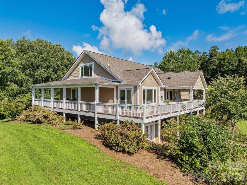 34 Ridge Glen Lane, Leicester, NC 28748.  MLS# CAR4416768, YatesRealty ID 47058. 