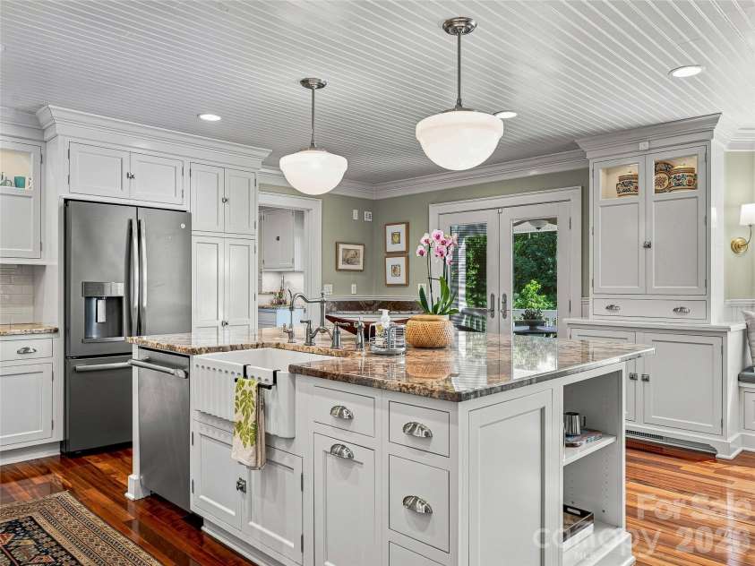 34 Ridge Glen Lane, Leicester, NC 28748.  MLS# CAR4416768, YatesRealty ID 47058. 