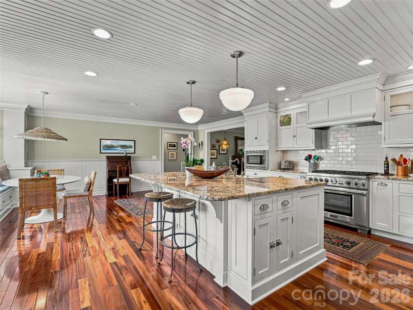 34 Ridge Glen Lane, Leicester, NC 28748.  MLS# CAR4416768, YatesRealty ID 47058. 