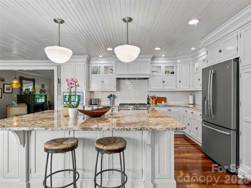 34 Ridge Glen Lane, Leicester, NC 28748.  MLS# CAR4416768, YatesRealty ID 47058. 