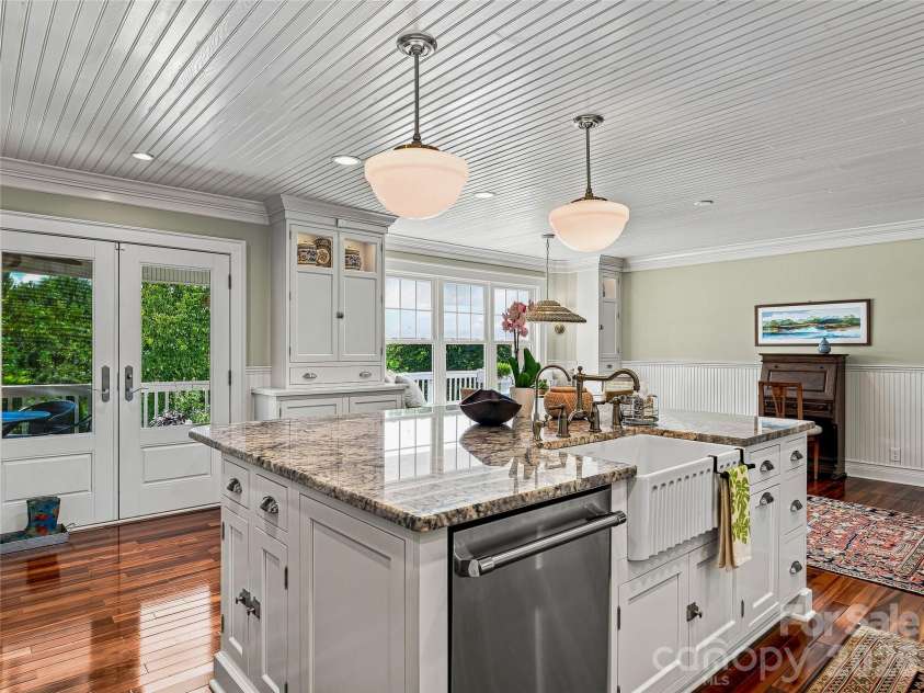 34 Ridge Glen Lane, Leicester, NC 28748.  MLS# CAR4416768, YatesRealty ID 47058. 