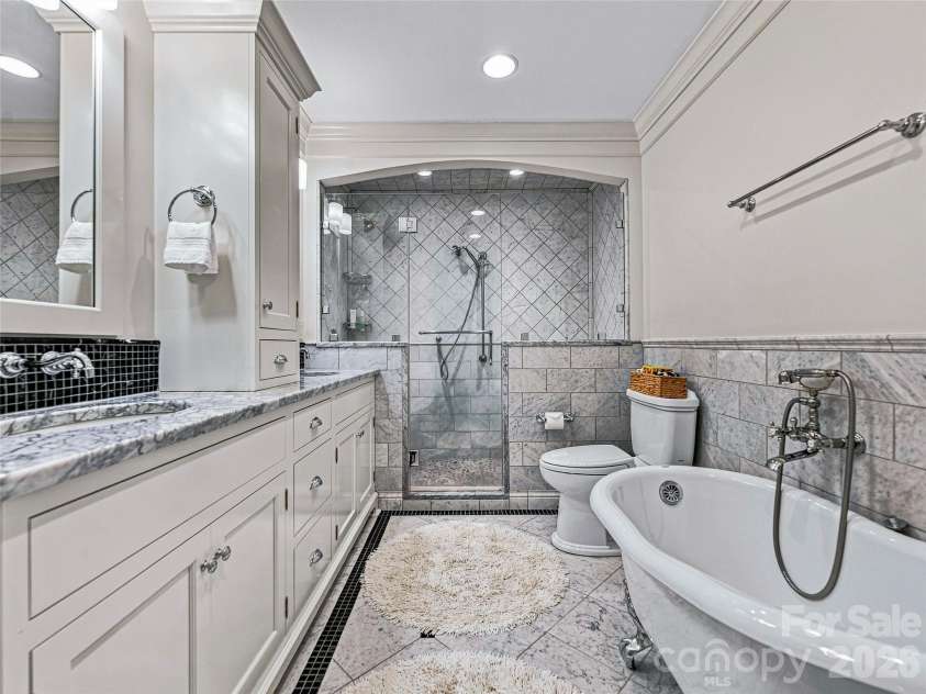 34 Ridge Glen Lane, Leicester, NC 28748.  MLS# CAR4416768, YatesRealty ID 47058. 