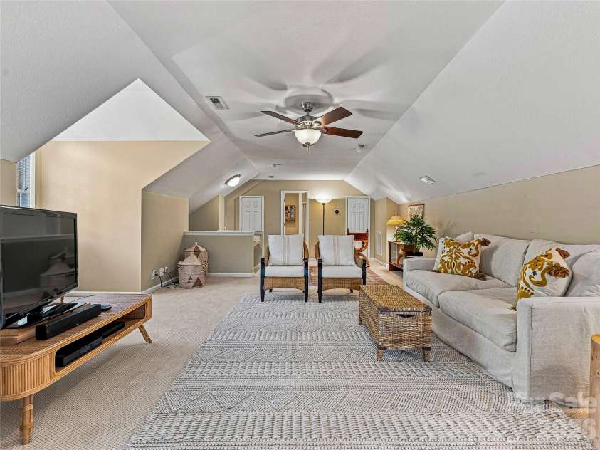 34 Ridge Glen Lane, Leicester, NC 28748.  MLS# CAR4416768, YatesRealty ID 47058. 