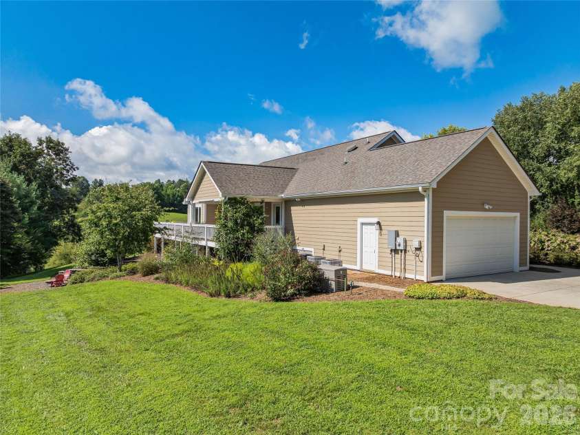 34 Ridge Glen Lane, Leicester, NC 28748.  MLS# CAR4416768, YatesRealty ID 47058. 