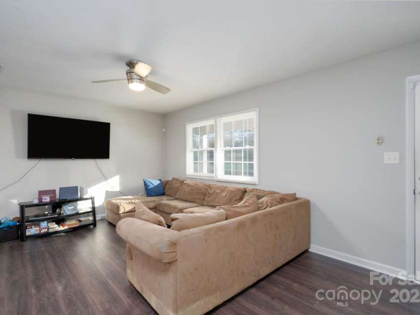 3721 Braden Drive, Charlotte, NC 28216.  MLS# CAR4219966, YatesRealty ID 4706. 