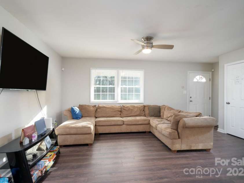 3721 Braden Drive, Charlotte, NC 28216.  MLS# CAR4219966, YatesRealty ID 4706. 