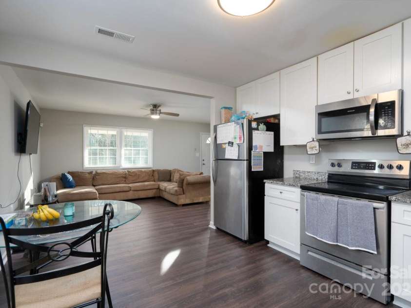 3721 Braden Drive, Charlotte, NC 28216.  MLS# CAR4219966, YatesRealty ID 4706. 